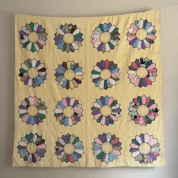 Yellow Dresden Plate Quilt - View 1