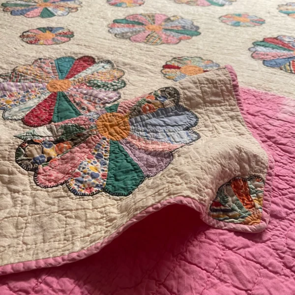 Dresden Plate Quilt - View 2