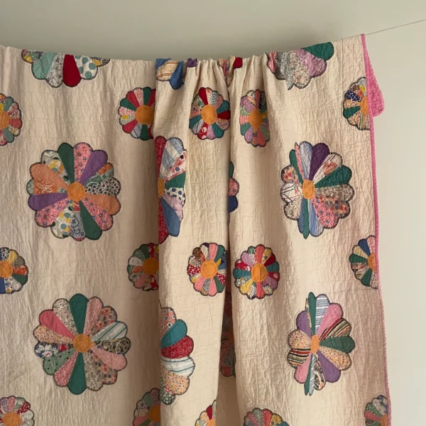 Dresden Plate Quilt - View 3